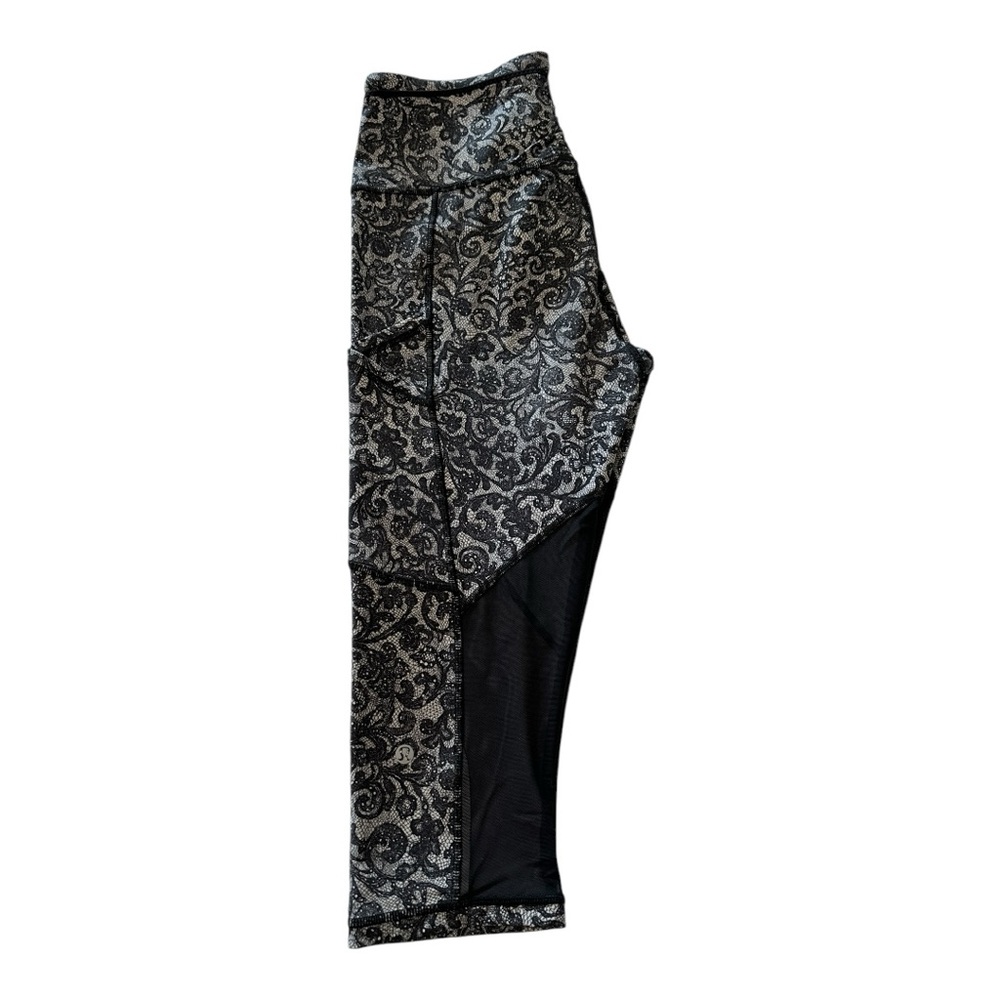 Lululemon Outrun 17" Crop Mini Cinder Lace pattern - Picture 11 of 16